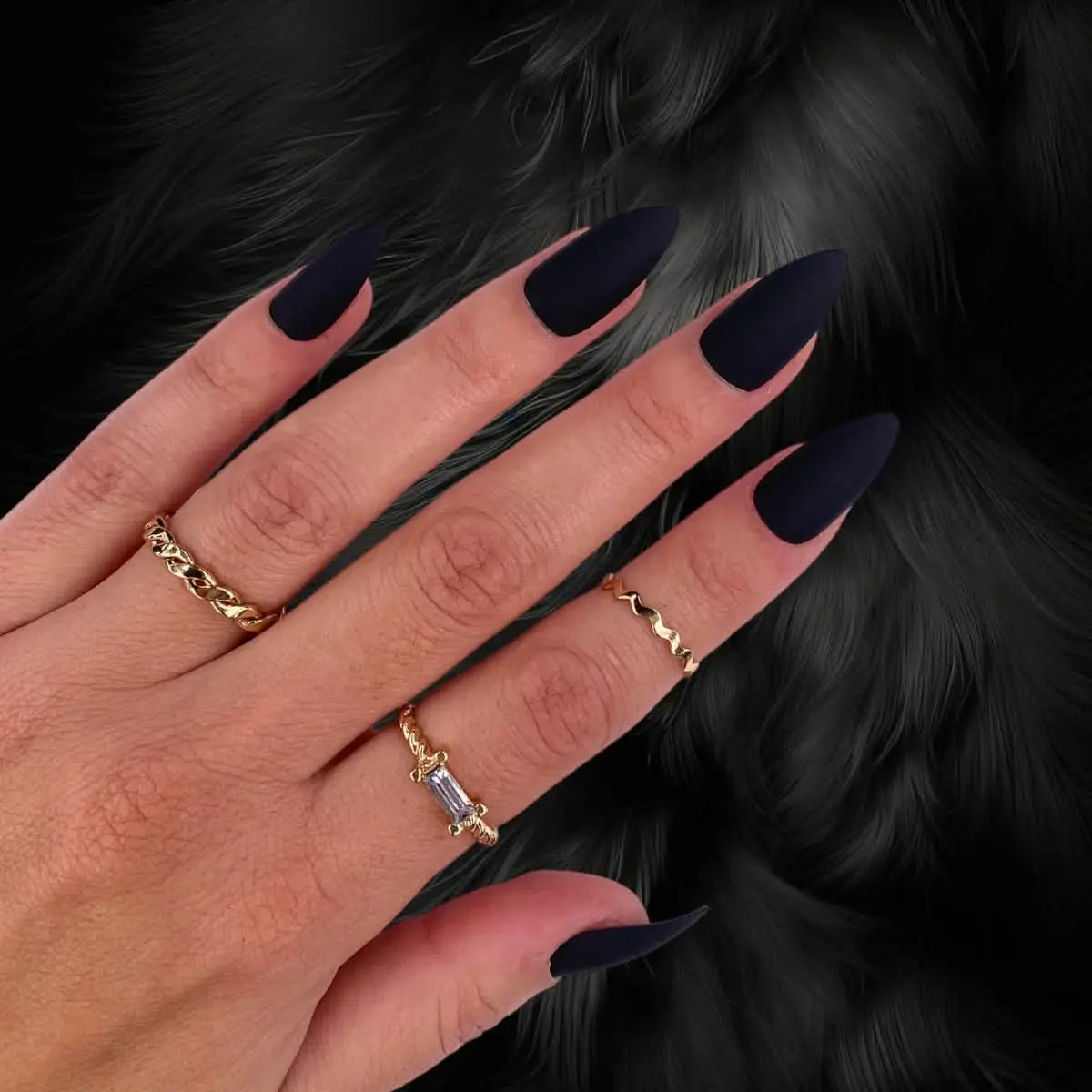 Press On Nails Faux Ongles Réutilisables - Medium Stiletto Noire Mate OCIBEL